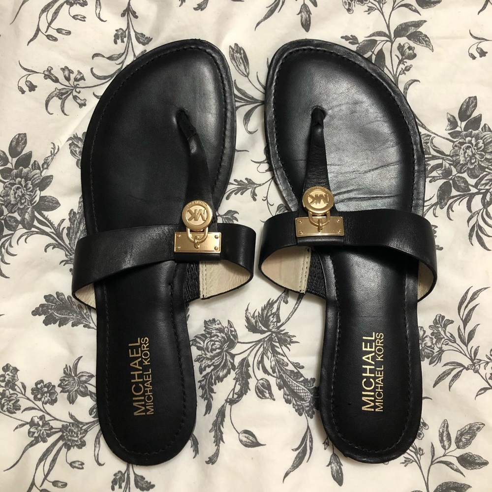 Beautiful Micheal Kors flip flops size 8